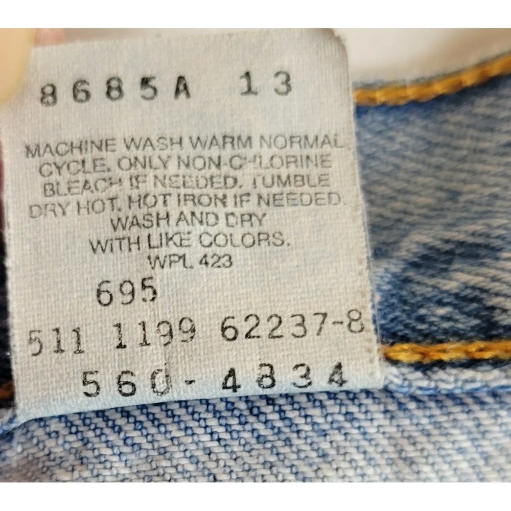 Vintage Levi's 560 Mens Jeans Light Wash Loose Fit Tapered‎ Leg W37 L30 USA